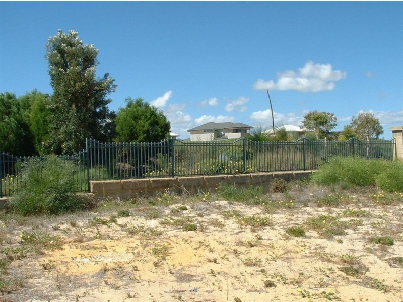 35 Bancoura Parkway, Secret Harbour WA 6173