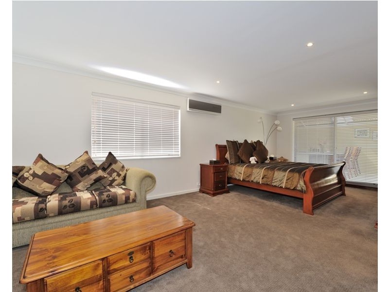 3 Seabrooke Avenue, Rockingham WA 6168