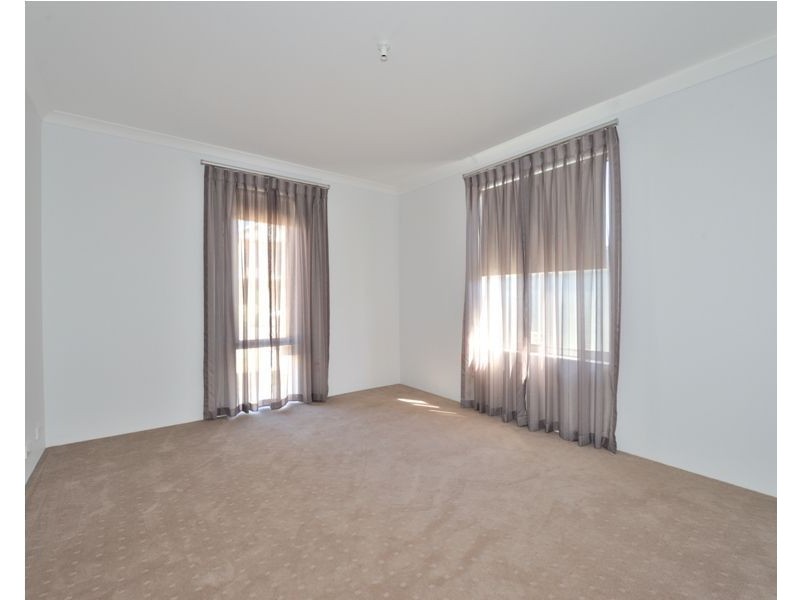 15 Roscoe Turn, Rockingham WA 6168