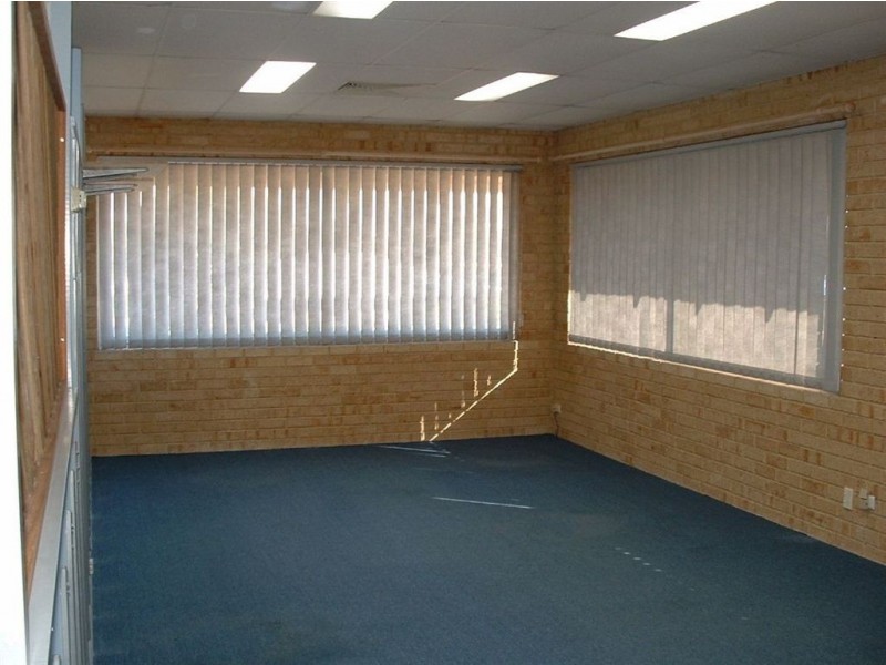 4/11 Robinson Road, Rockingham WA 6168