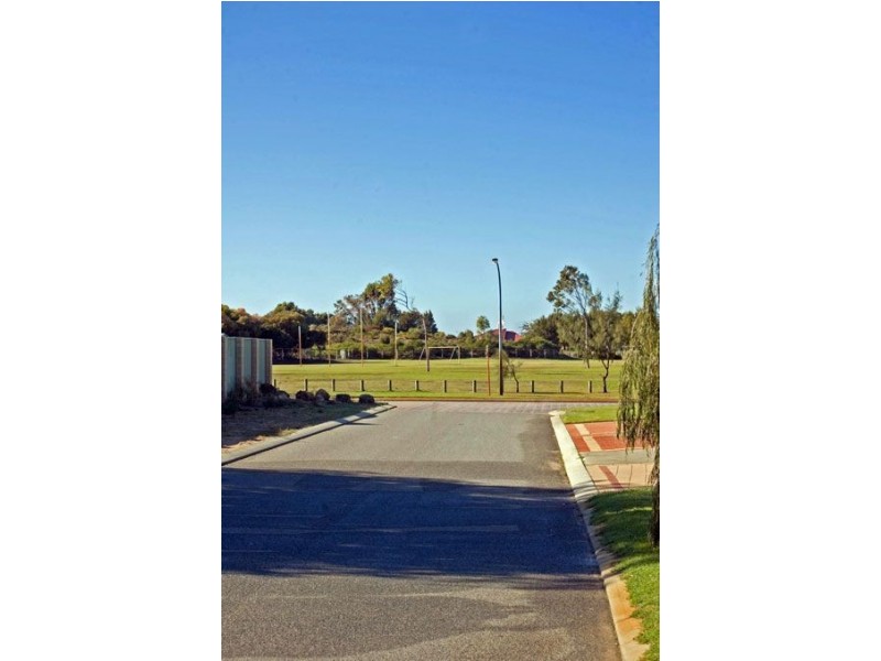 5 Morlaix Mews, Port Kennedy WA 6172