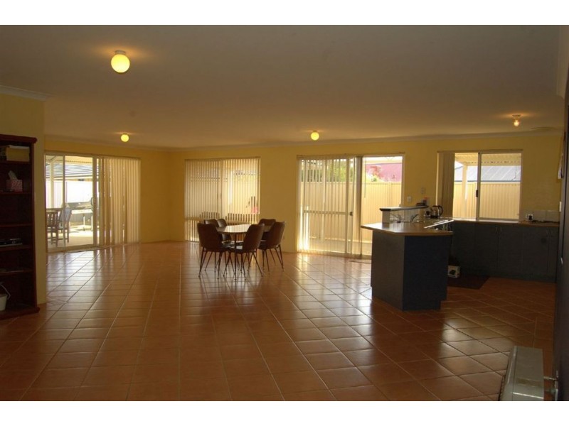 16 Sellafield Bend, Waikiki WA 6169