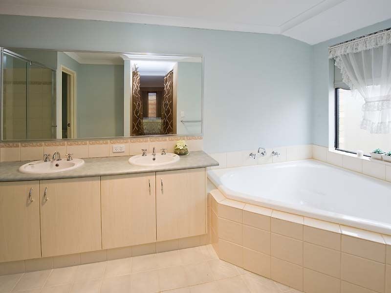 5 Bertholet Rise, Secret Harbour WA 6173