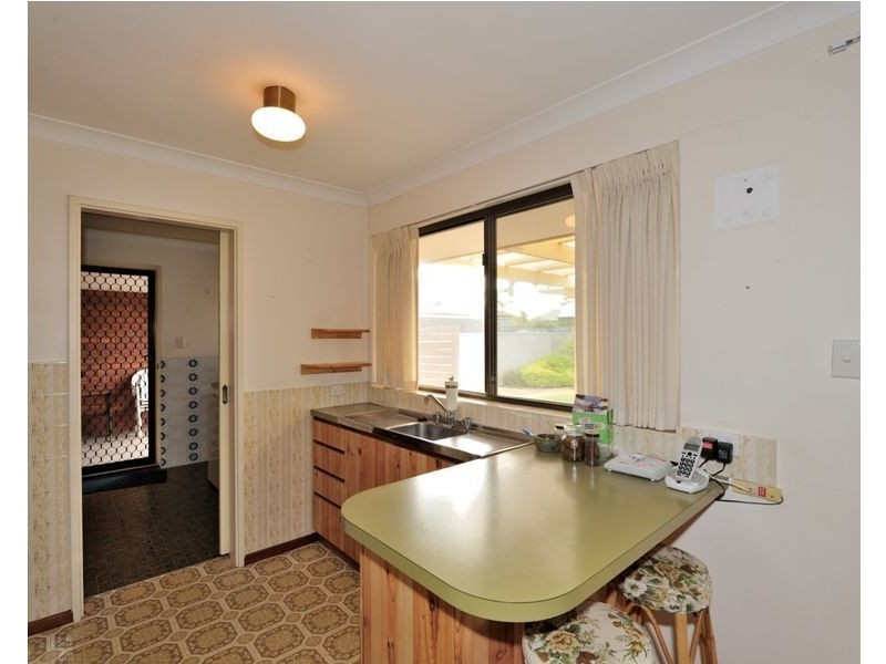 32 Ernest Street, Safety Bay WA 6169