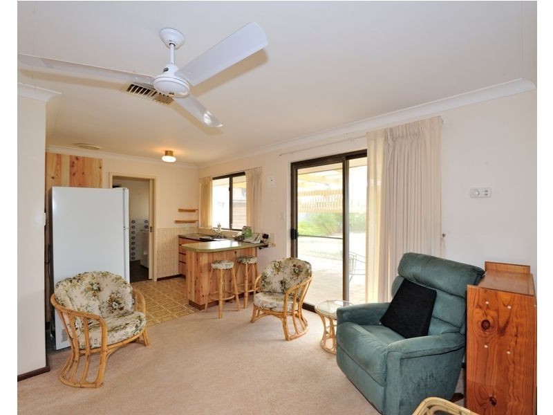 32 Ernest Street, Safety Bay WA 6169