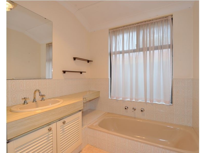 32 Ernest Street, Safety Bay WA 6169