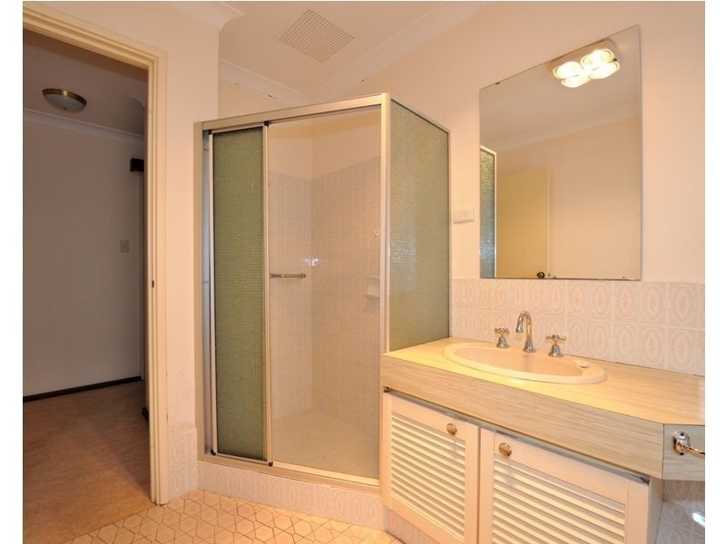 32 Ernest Street, Safety Bay WA 6169