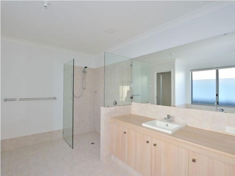 15 Roscoe Turn, Rockingham WA 6168