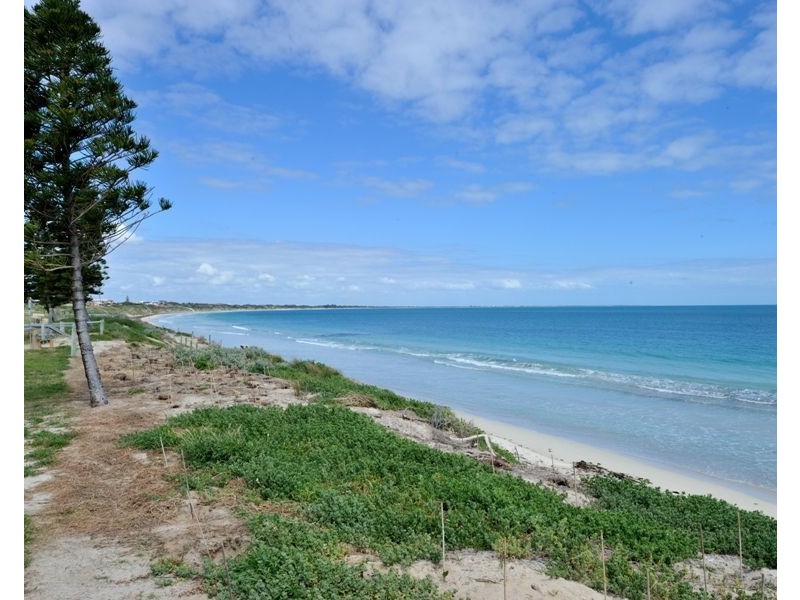 38 Warnbro Beach Road, Safety Bay WA 6169