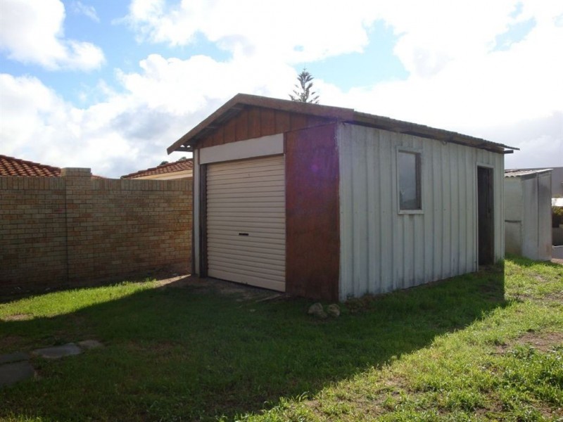 38 Warnbro Beach Road, Safety Bay WA 6169