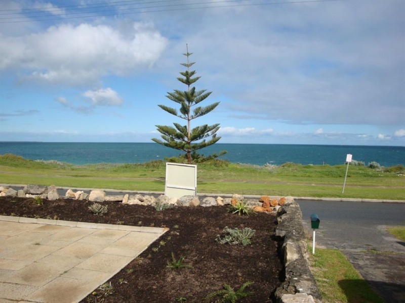 38 Warnbro Beach Road, Safety Bay WA 6169