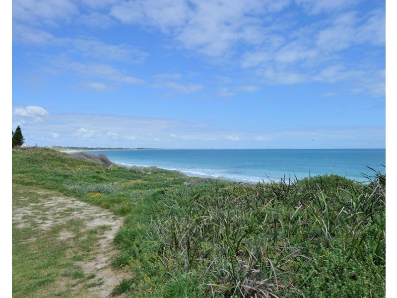 38 Warnbro Beach Road, Safety Bay WA 6169