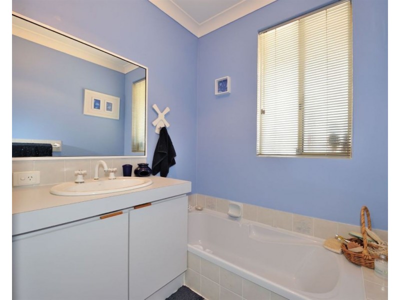 33 Monterey Crescent, Warnbro WA 6169