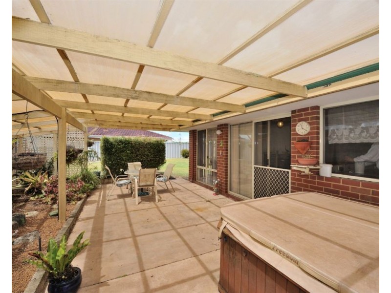 42 St Andrews Loop, Cooloongup WA 6168