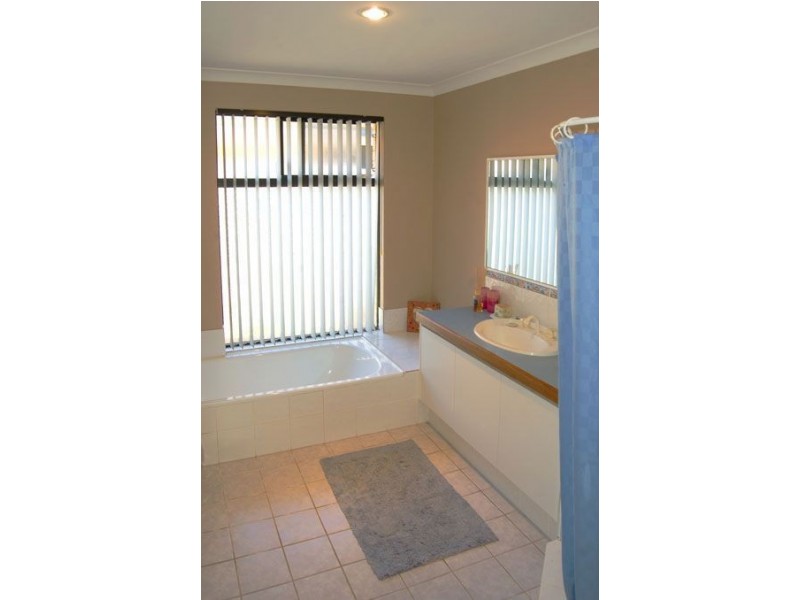5 Morlaix Mews, Port Kennedy WA 6172