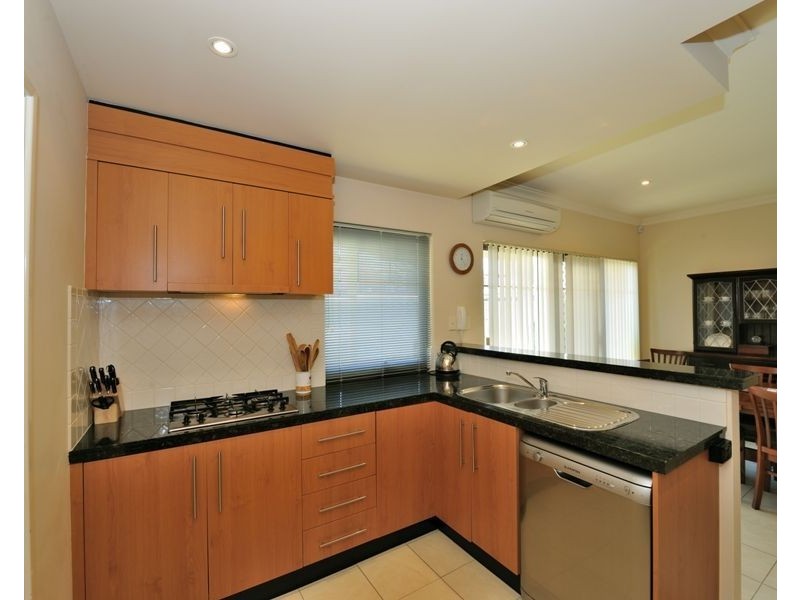 6/5 Harrison Street, Rockingham WA 6168