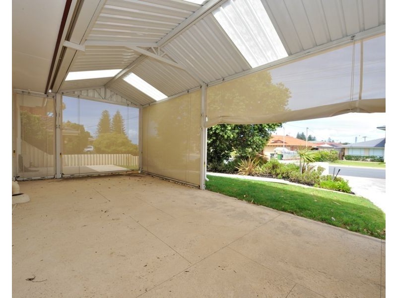 8 Donald Drive, Safety Bay WA 6169