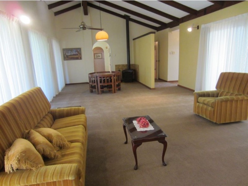 8 Donald Drive, Safety Bay WA 6169