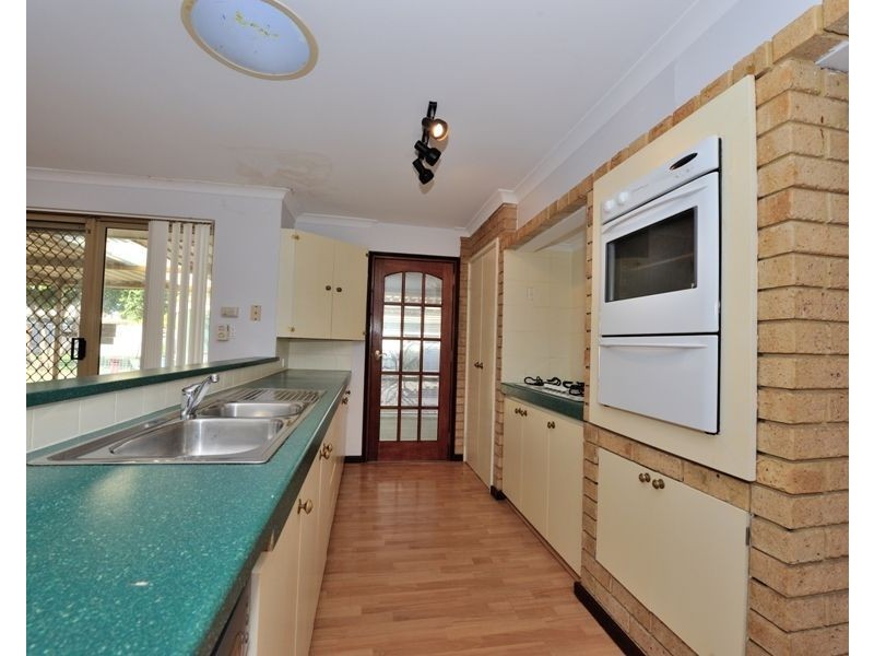 18 Leeuwin Parade, Rockingham WA 6168