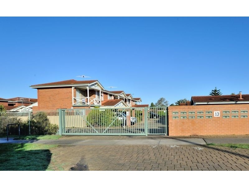 4/13 Baralda Court, Rockingham WA 6168
