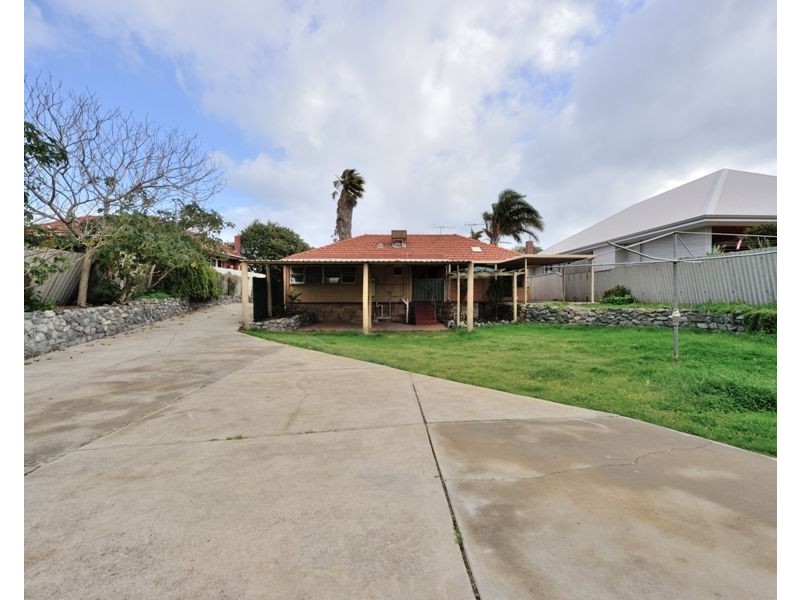 39 Smythe Street, Rockingham WA 6168