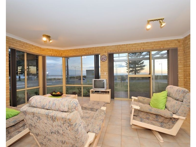 248 Safety Bay Road, Safety Bay WA 6169