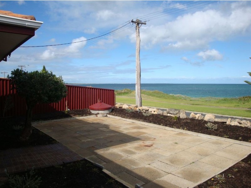 38 Warnbro Beach Road, Safety Bay WA 6169
