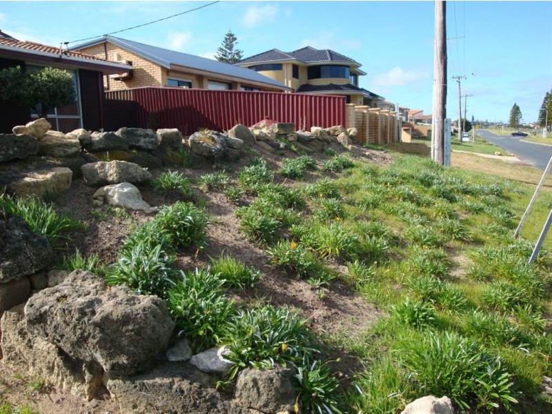 38 Warnbro Beach Road, Safety Bay WA 6169