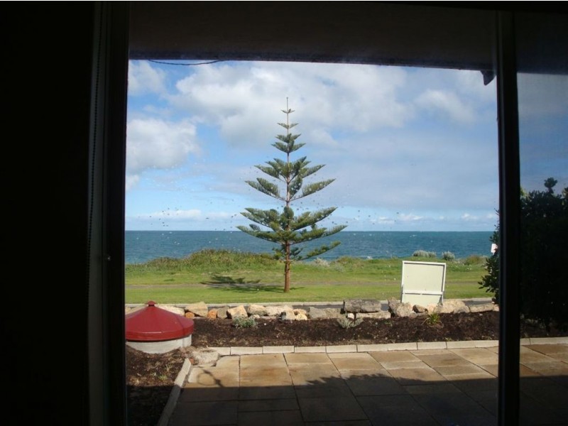 38 Warnbro Beach Road, Safety Bay WA 6169