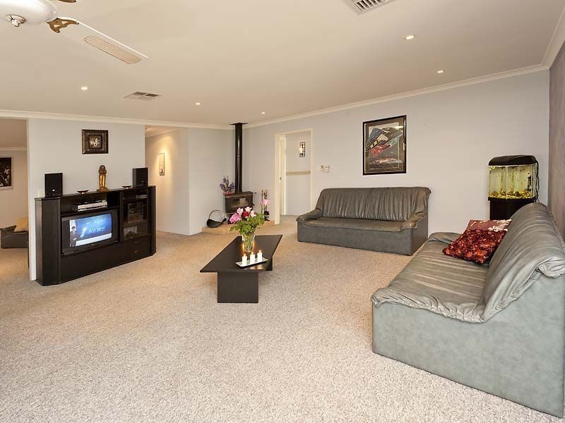 48 Cumberland Way, Waikiki WA 6169