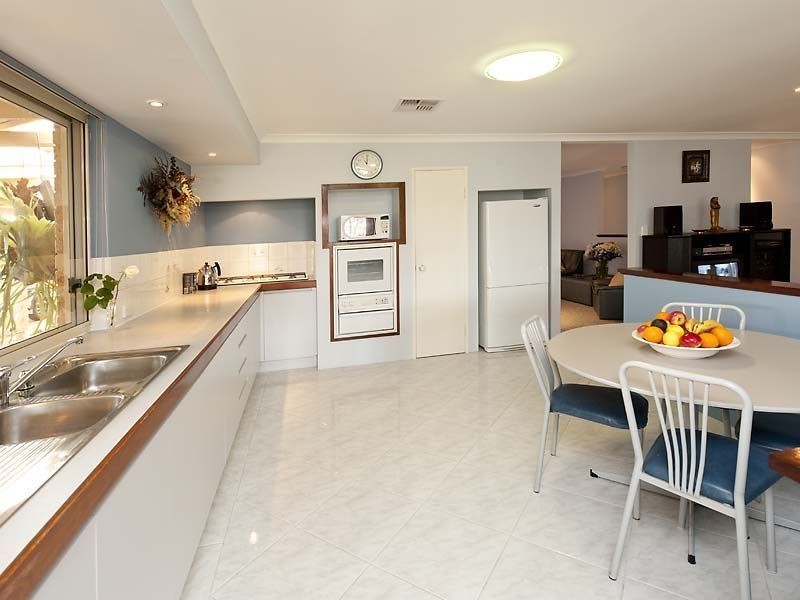 48 Cumberland Way, Waikiki WA 6169