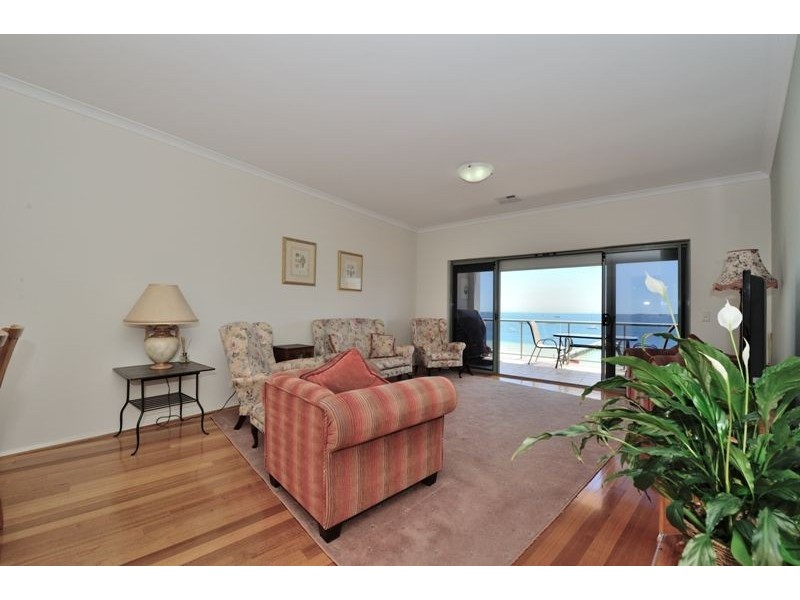 18/5-7 Railway Terrace, Rockingham WA 6168