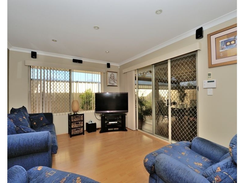 2/62 Parkin Street, Rockingham WA 6168