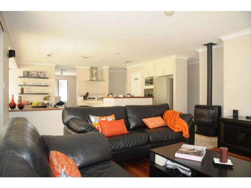 22 Pollard Way, Warnbro WA 6169