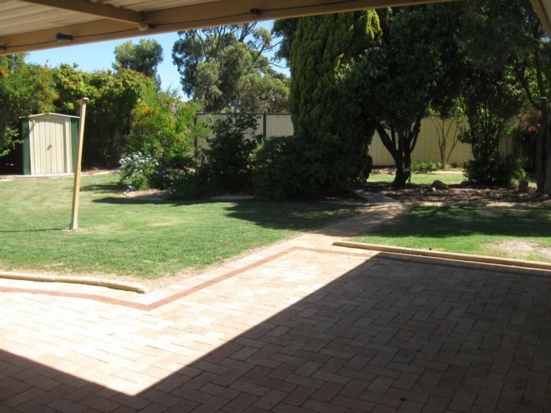 16 Nevis Place, Safety Bay WA 6169