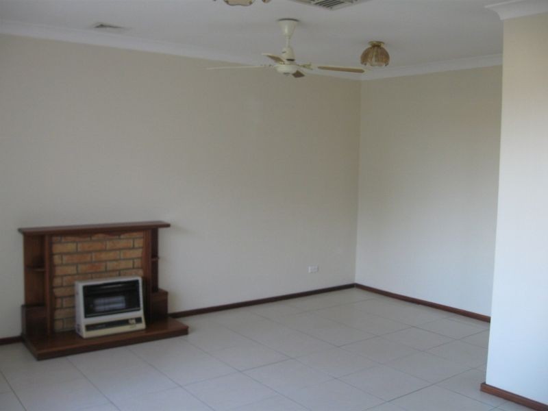 16 Nevis Place, Safety Bay WA 6169