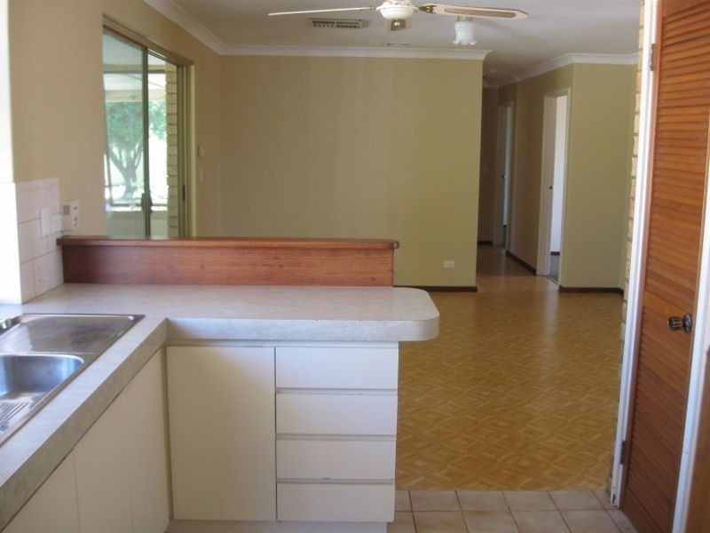 16 Nevis Place, Safety Bay WA 6169