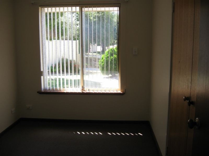 16 Nevis Place, Safety Bay WA 6169