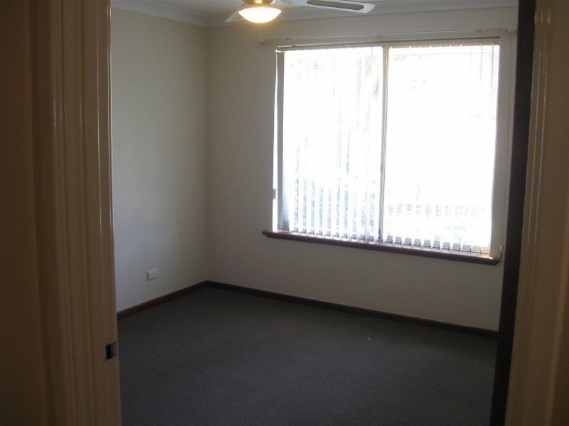 16 Nevis Place, Safety Bay WA 6169