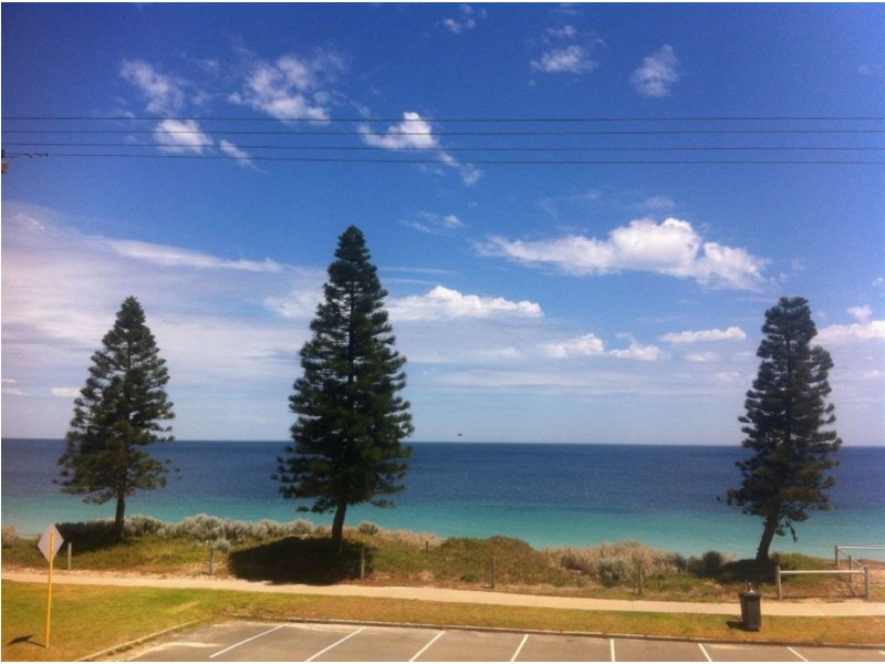 54 Warnbro Beach Road, Safety Bay WA 6169