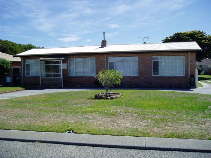 14 Lake Street, Rockingham WA 6168