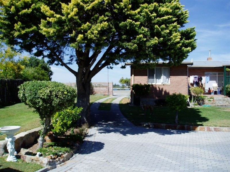 14 Lake Street, Rockingham WA 6168