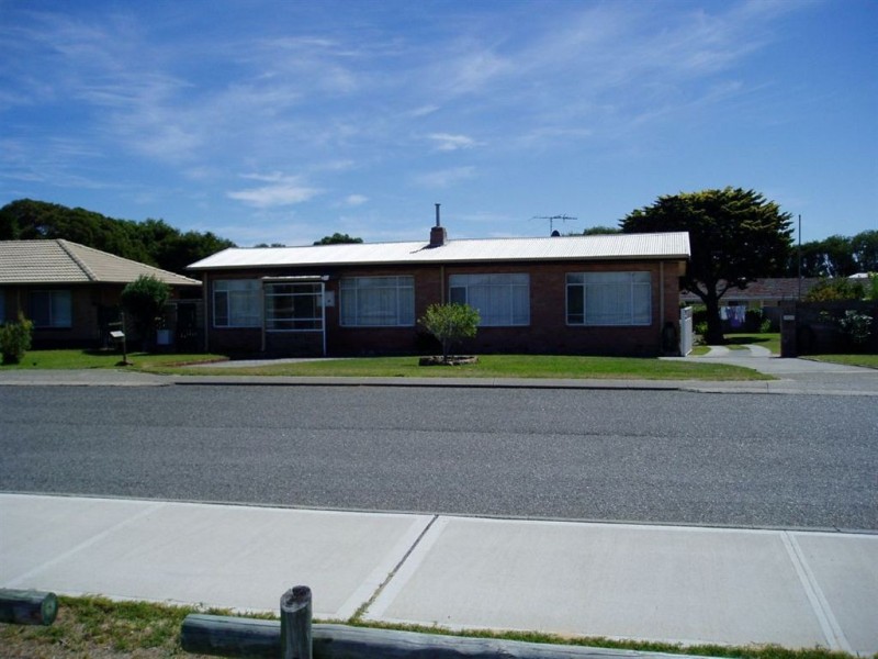 14 Lake Street, Rockingham WA 6168