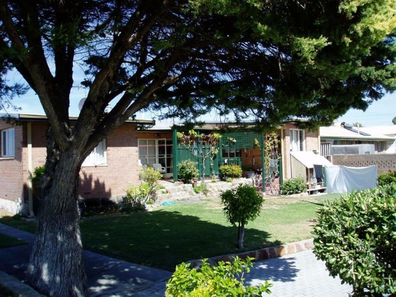 14 Lake Street, Rockingham WA 6168