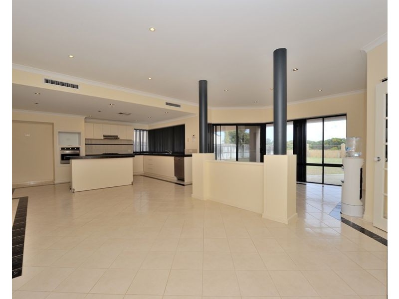 9 Villefranche Rise, Port Kennedy WA 6172