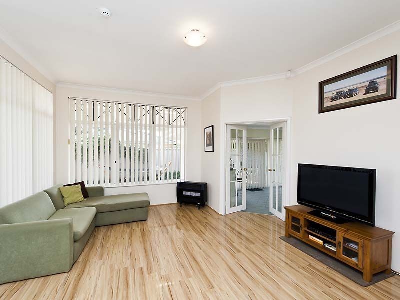 10 Anzac Place, Rockingham WA 6168