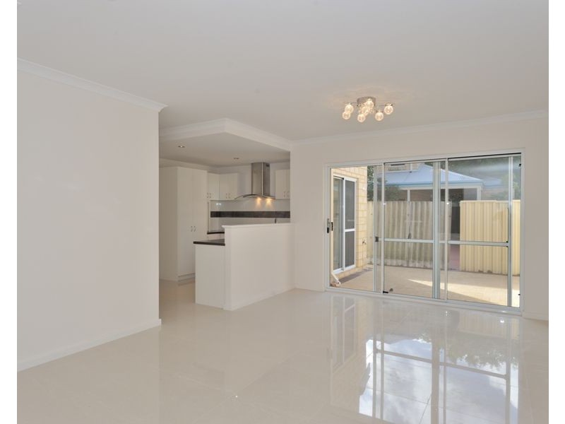 2/65 Harrison Street, Rockingham WA 6168