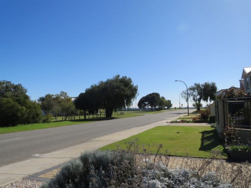 4/12 Hymus Street, Rockingham WA 6168