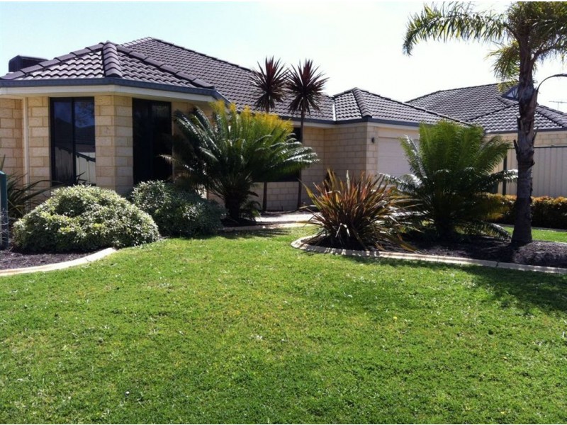 8 Sherbourne Corner, Success WA 6164