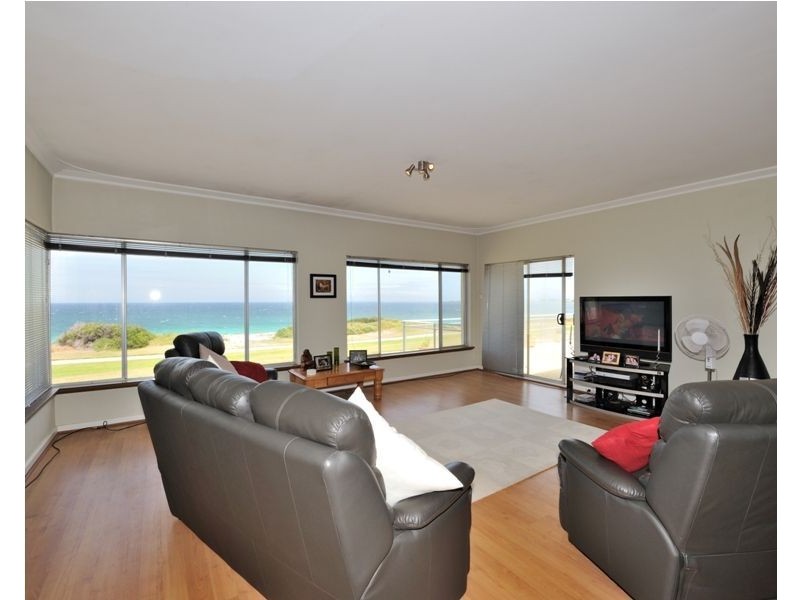 44 Warnbro Beach Road, Safety Bay WA 6169
